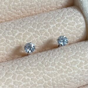 ✨ Dainty Moissanite Stud Earrings – 925 Sterling Silver ✨